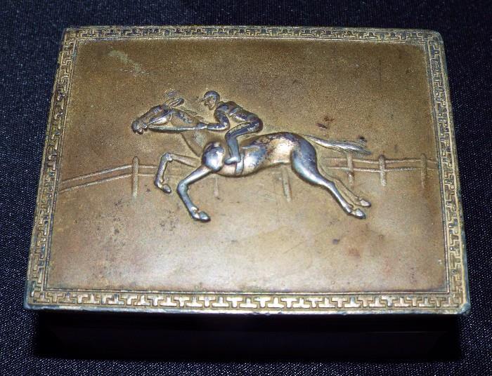 ANTIQUE RACING HORSE LIDDED BOX WITH INDIVIDUAL ASHTRAYS INSIDE