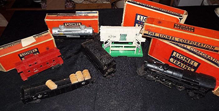 ANTIQUE 1950'S LIONEL TRAIN "O" GAUGE SET WITH ORIGINAL BOXES (HAVE WEAR)