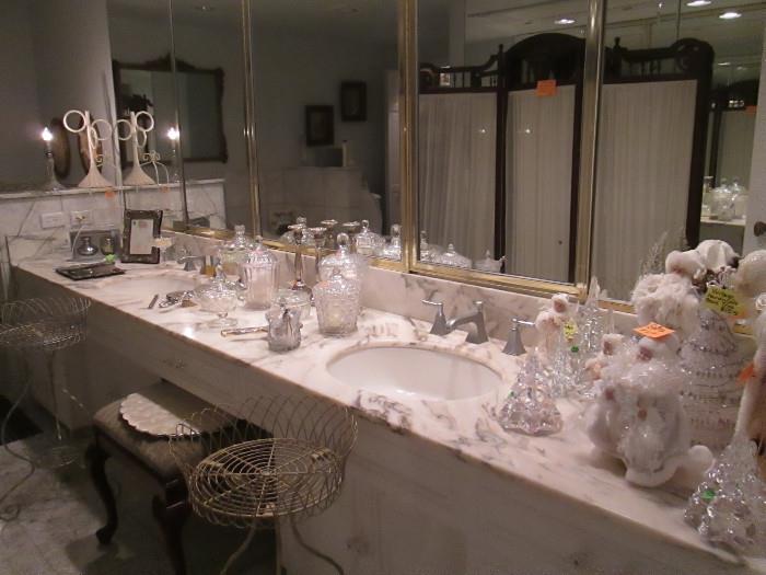 CRYSTAL AND SILVER VANITY ITEMS. SANTA AND CHRISTMAS TREE COLLECTION.  