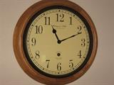 round sterling and noble clock company wall clock/battery