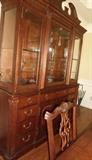 Like New "Henredon Fine Furniture"...Dining Table/Chairs/Buffet....also Serving Chest..Fits in ceiling height of 9'.