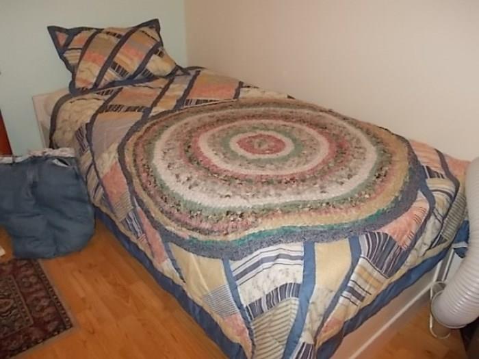 Trundle bed, hand made quilt, beautiful round rag rug.