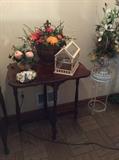 Odd tables and more floral arrangements - Indoor Gardens