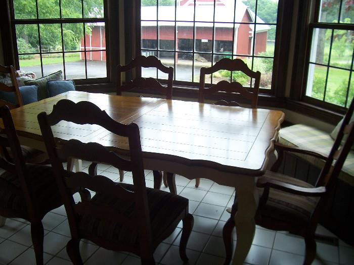 Country French Dining Room Set with chairs and 2 leaves