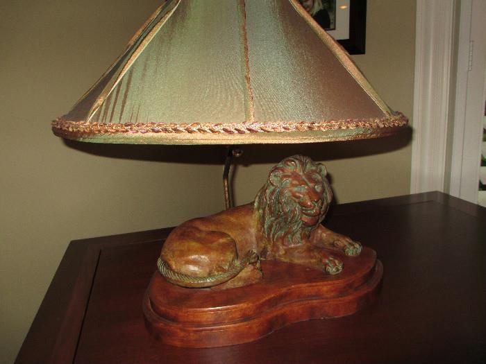 LION MOUNTED ON WOOD BASE  TABLE LAMP
DECORATIVE SHADE
