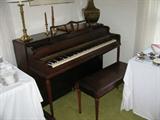 SPINET PIANO/WITH BENCH