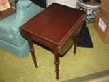 SMALL DROP LEAF TABLE/BE SIDE A CHAIR