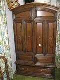GENTLEMAN'S CHEST WITH DRAWERS ON THE INSIDE