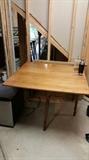 Dropleaf table