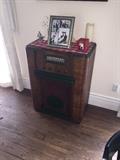 ANTIQUE RADIO