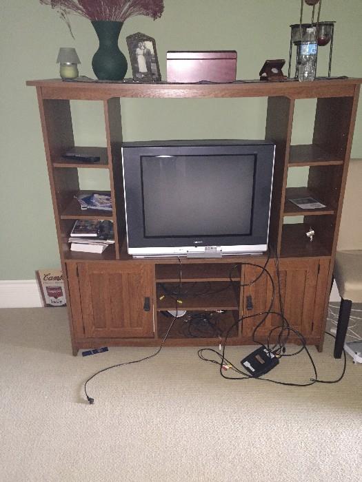 VINTAGE TV AND ENTERTAINMENT CENTER