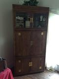 HENREDON MID-CENTURY MODERN TALL CHINA CABINET