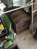VINTAGE TRUNK / CHEST