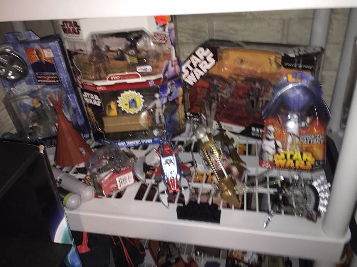 STAR WARS TOYS AND COLLECTABLES