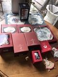 LENOX CHRISTMAS PLATES, DISHES & DECOR'