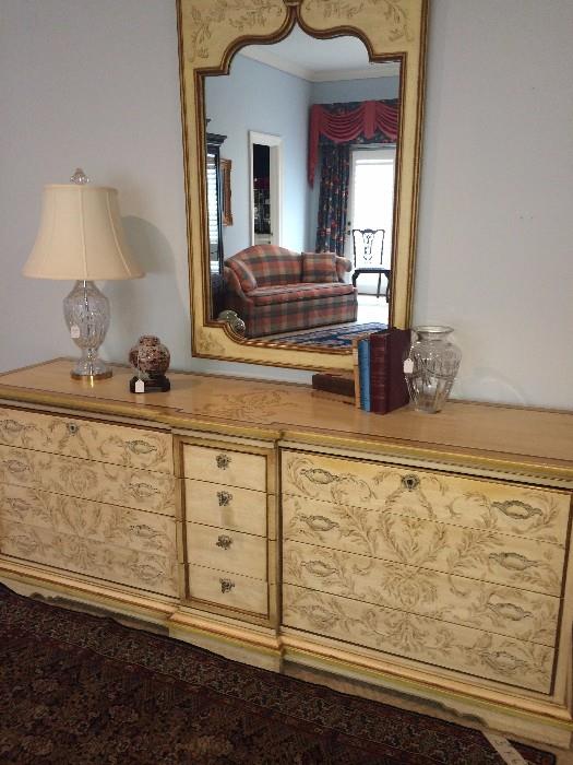 Heritage dresser with matching king bed & nightstands