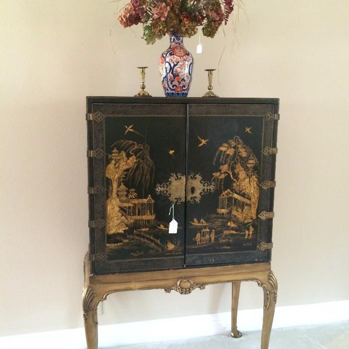 Classic elegance - Asian black-lacquered storage cabinet