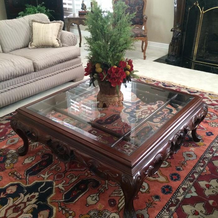       One of the many fine rugs, tables, and floral arrangements