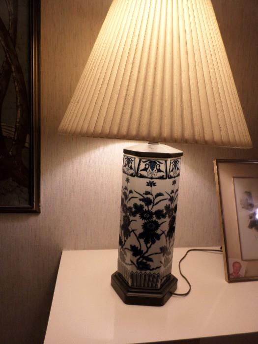 Blue/ white porcelain lamp