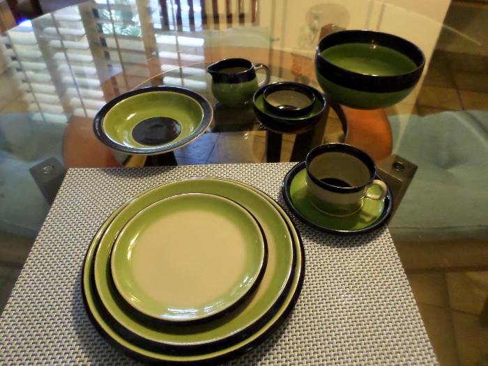 DinnerwAre with serving pieces