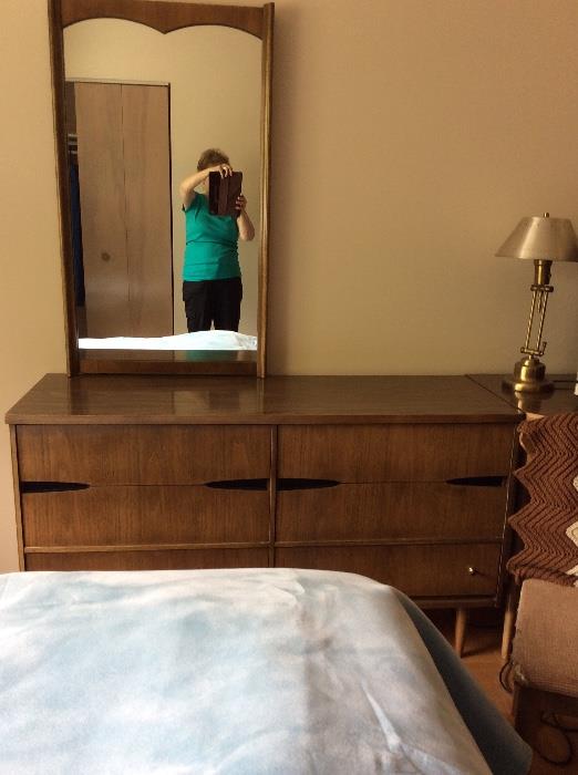 vintage modern bedroom set with mirror - excellent condition