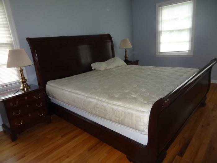 Henkel Harris King Size Bed Sleigh Bed with Shiffman Mattress & Box Spring