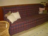 Long sofa with 4 cushions