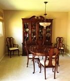 Thomasville Dining room table w/6 chairs and China Cabinet