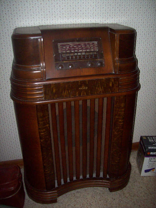 Vintage Philco 42-380 radio--with original paperwork, even sheets of call letters to identify push buttons.