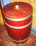 Vintage barrel with lid.