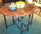 Antique oval gate leg table.