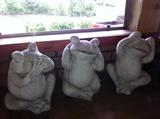 Frog trio for indoors or outdoors.