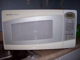 Working, clean microwave.
