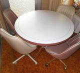 Mid Century Modern Dinette Set in Great Condition