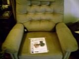 LOVELY NEARLY NEW ELECTRIC LIFT CHAIR BY PRIDE MOBILITY