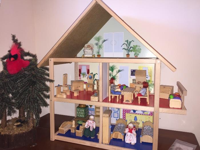 Wood dollhouse w/contents