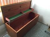 Lane cedar chest