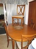 Dining Table w/ leaves and 5 chairs