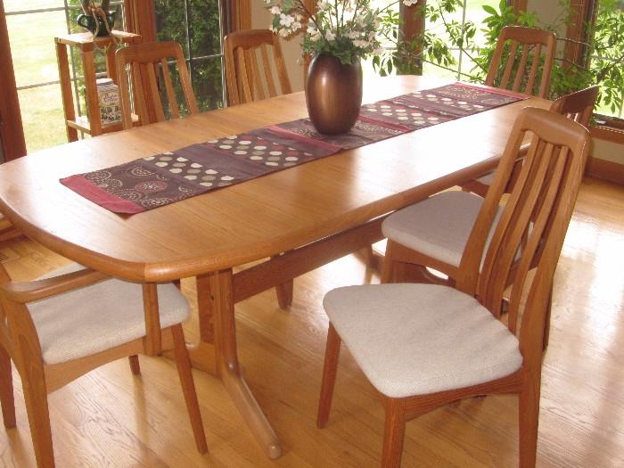 Teak Kitchen Table, 6 chairs, 1 leaf. Leaf is in the table