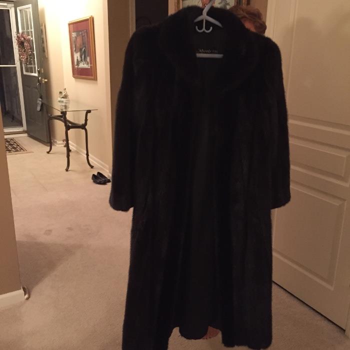 Full length black diamond mink coat 
Beautiful condition - LIKE NEW
size large