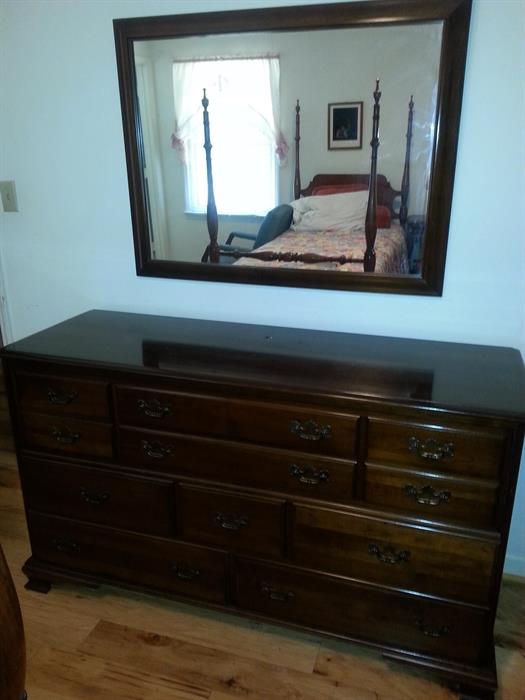 Ethan Allen Kling Colonial vintage dresser and mirror