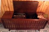 Mid Century Modern Stereo in great working condition