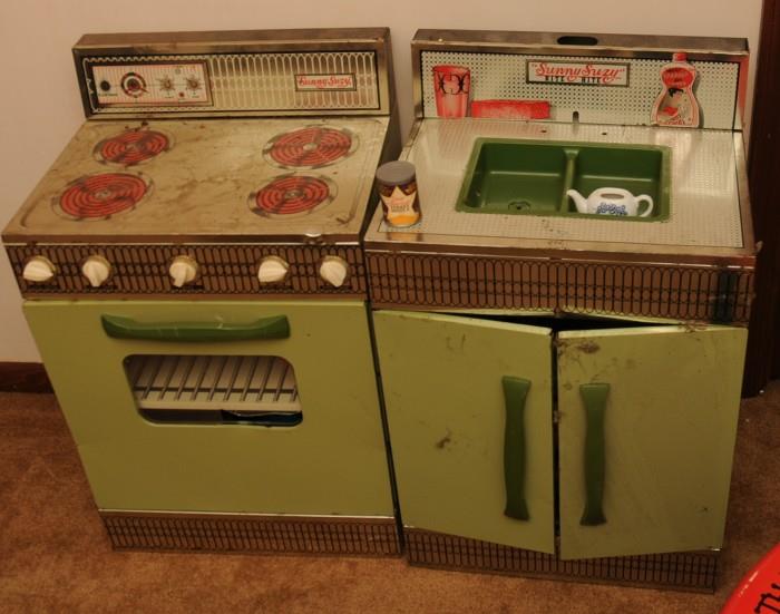 VINTAGE TOY STOVE AND SINK SET
