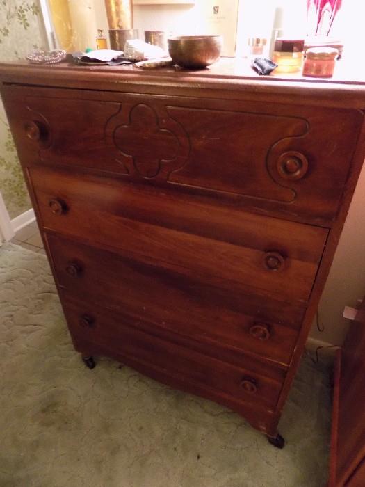 Antique chest of drawers