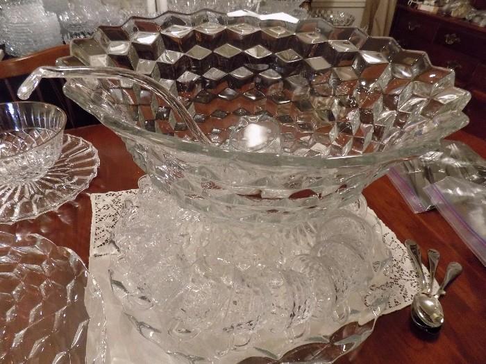 Forstoria American large punchbowl, stand, underplate, 18 cups, & ladle...wow