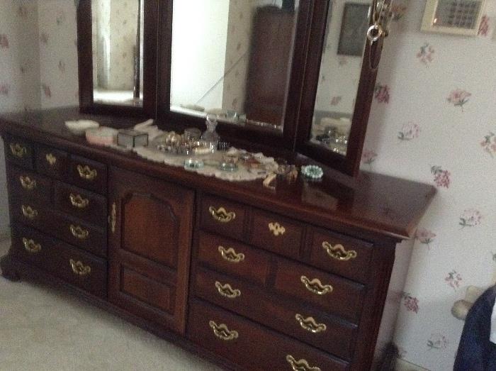 Dresser and Mirror to Thomasville Bedroom Set