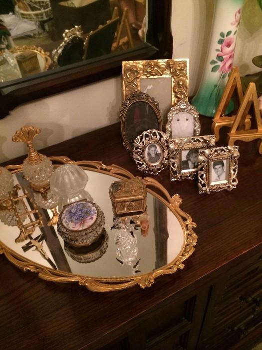         Vanity items & frames