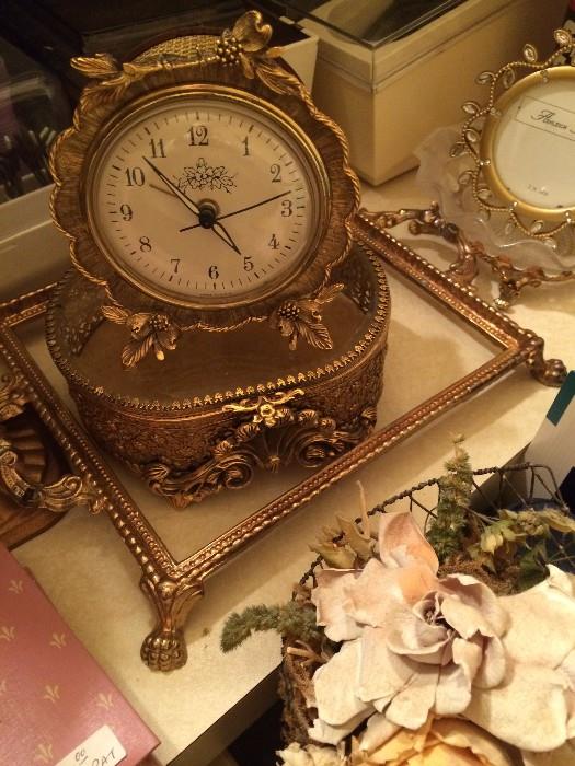      Vanity clock & other accessories