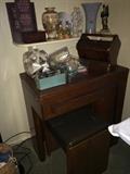 Singer sewing machine with bench & sewing notions