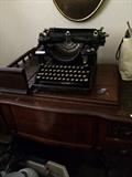 Vintage typewriter & sewing machine